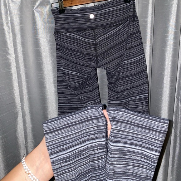 Lululemon Gray/Black Stripped Legging size 4 - Picture 2 of 6
